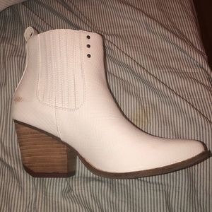 Coconuts by Matisse White Boots